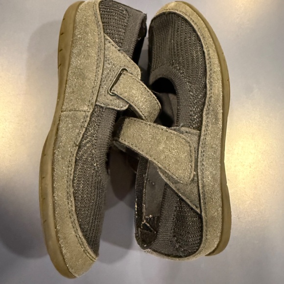 Size 13 Lands' End Girls Knit Comfort Flat Mary Jane Shoes in Navy - Picture 5 of 7
